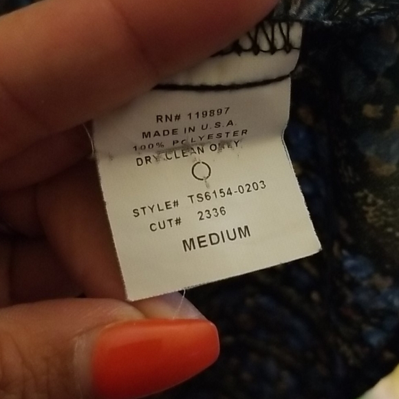 Beautiful Top - Picture 3 of 3